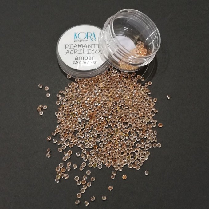 Environ 5g de petits diamants en acrylique - Kora projects - dimension 2.5mm - Couleur Ambre