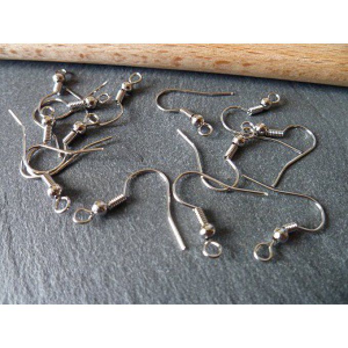 Crochets d'oreilles en laiton couleur argentée, vendus x20 (soit 10 paires)